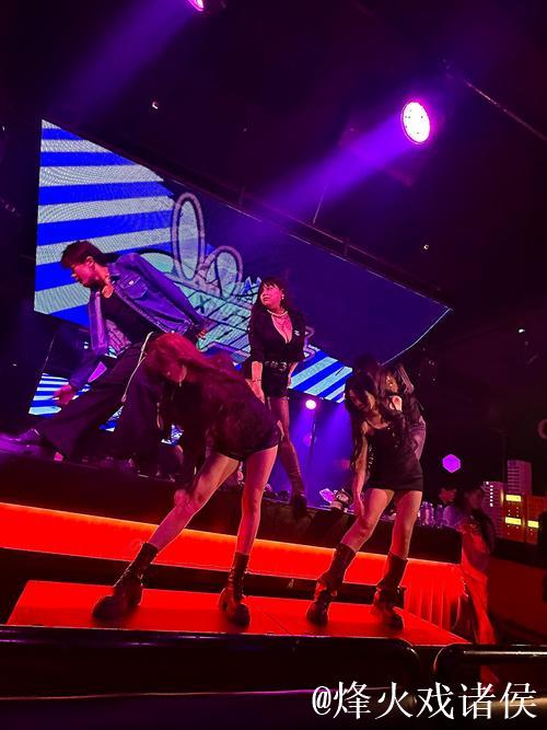 下一站,去哪家更衣室领舞呢? 下一站,去哪家更衣室领舞呢?